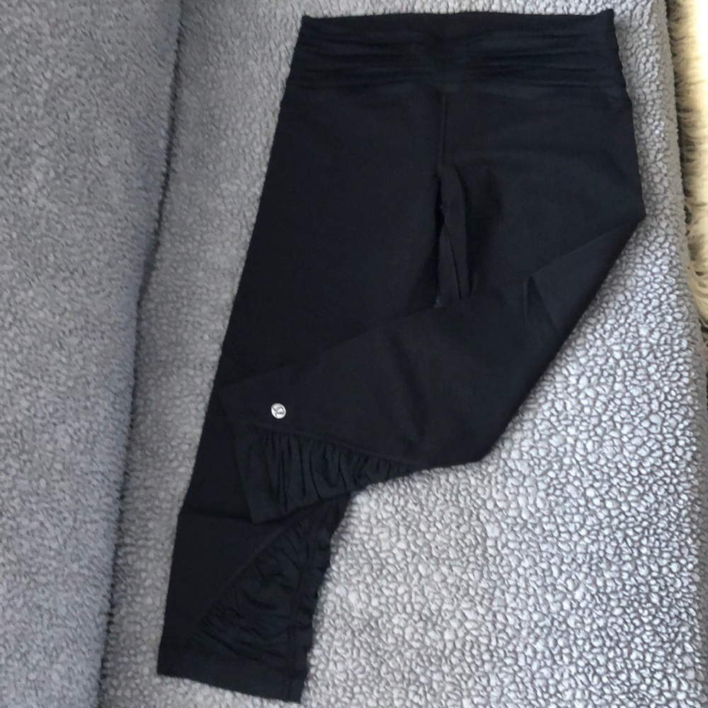 NWOT Lululemon crop pants. Black size 8.🌸💕